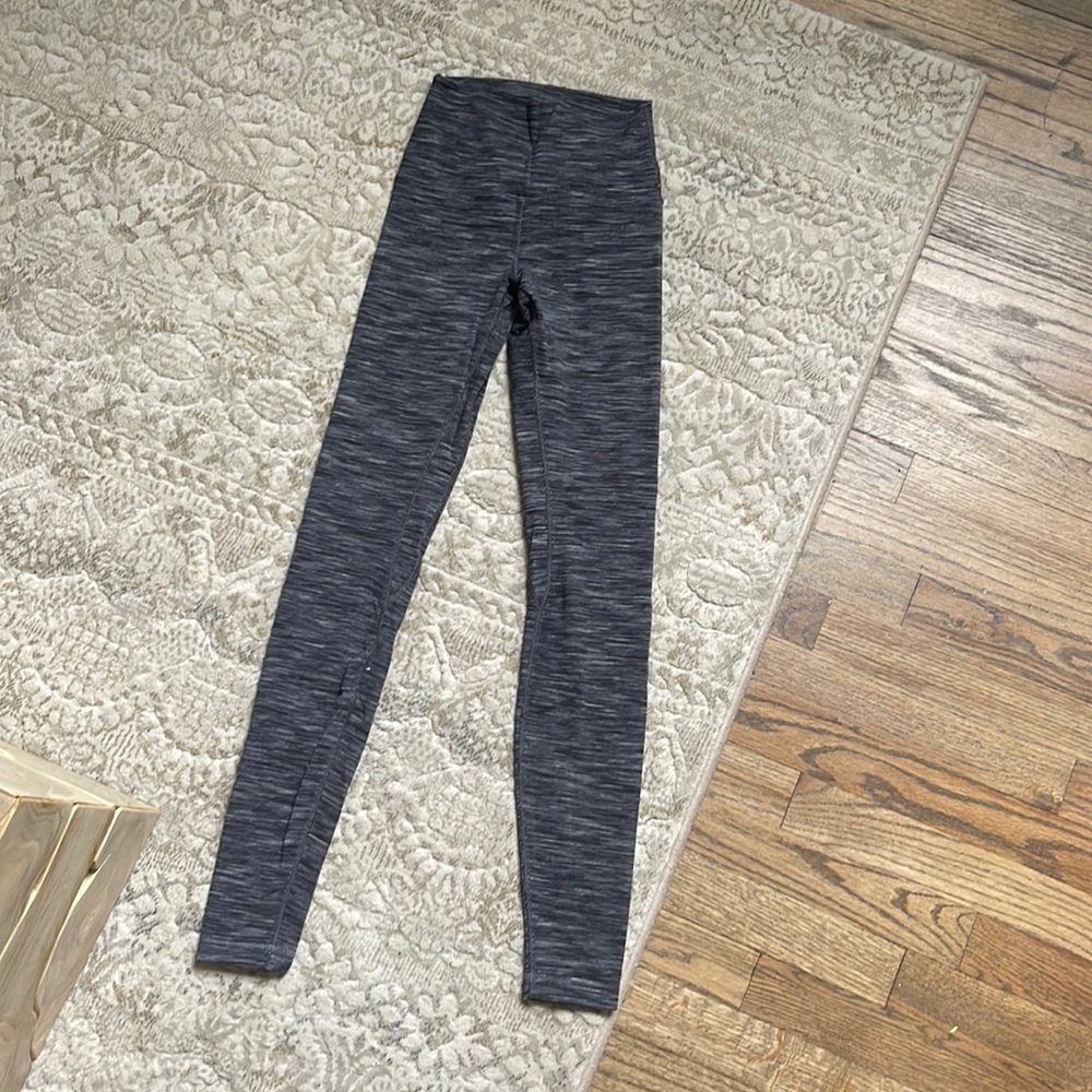 Lululemon aligns size 2